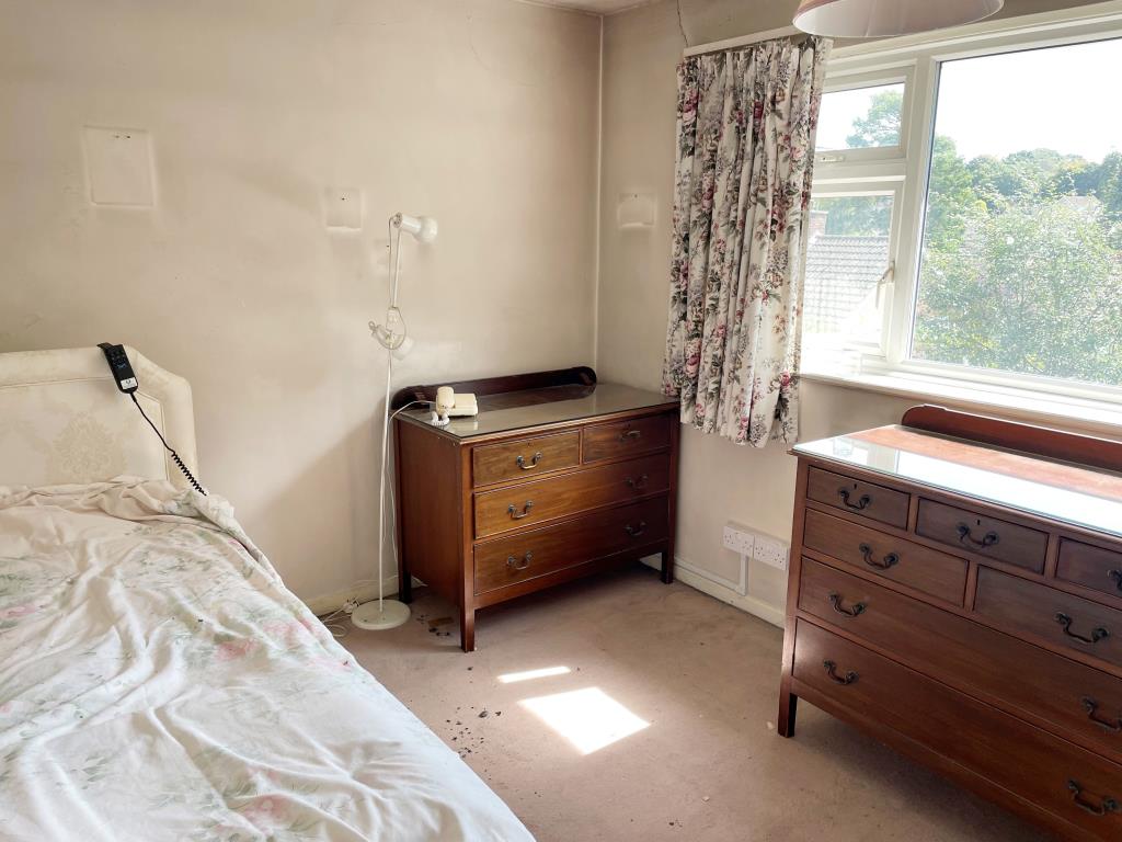 Lot: 128 - DETACHED HOUSE FOR REFURBISHMENT - Bedroom 3 to the rear